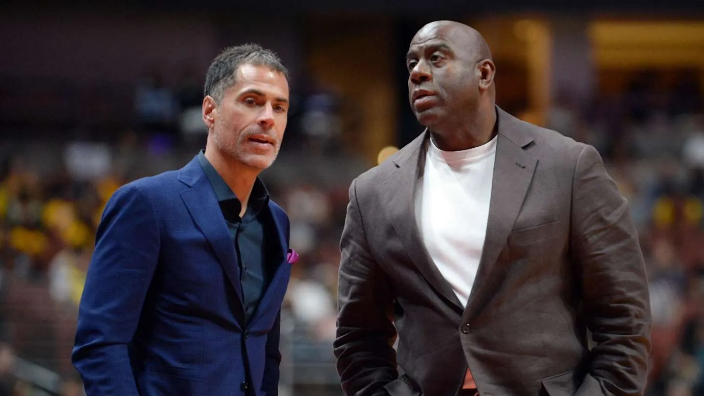Magic Johnson Merayakan Perekrutan Deandre Ayton oleh Lakers dengan Satu Tangkapan Layar Sempurna