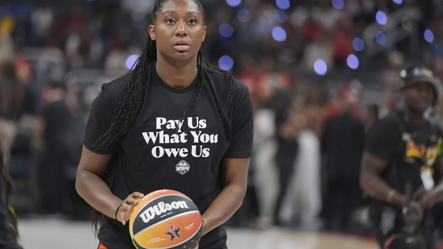 Bintang WNBA Beri Pernyataan dengan Kaos Pemanasan tentang CBA