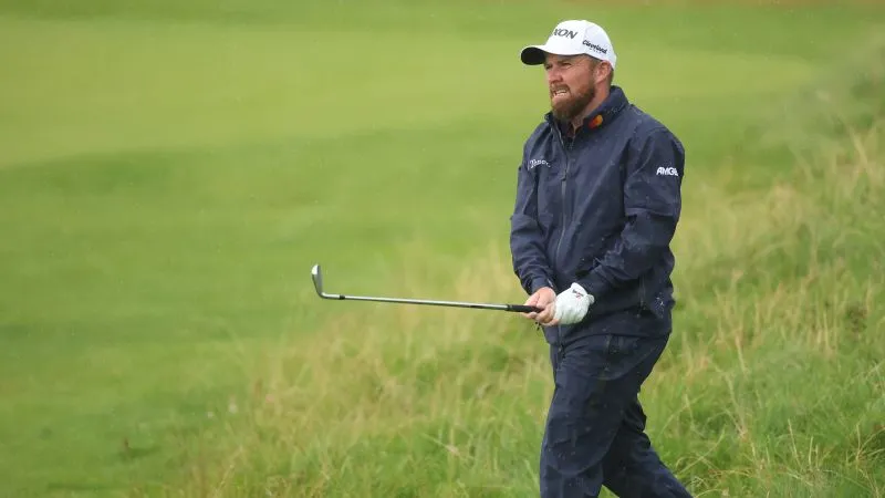 "Saya Tidak Melihatnya Bergerak": Shane Lowry Menerima Penalti Dua Pukulan Kontroversial di Open untuk Menghindari "Pembantaian" Media Sosial