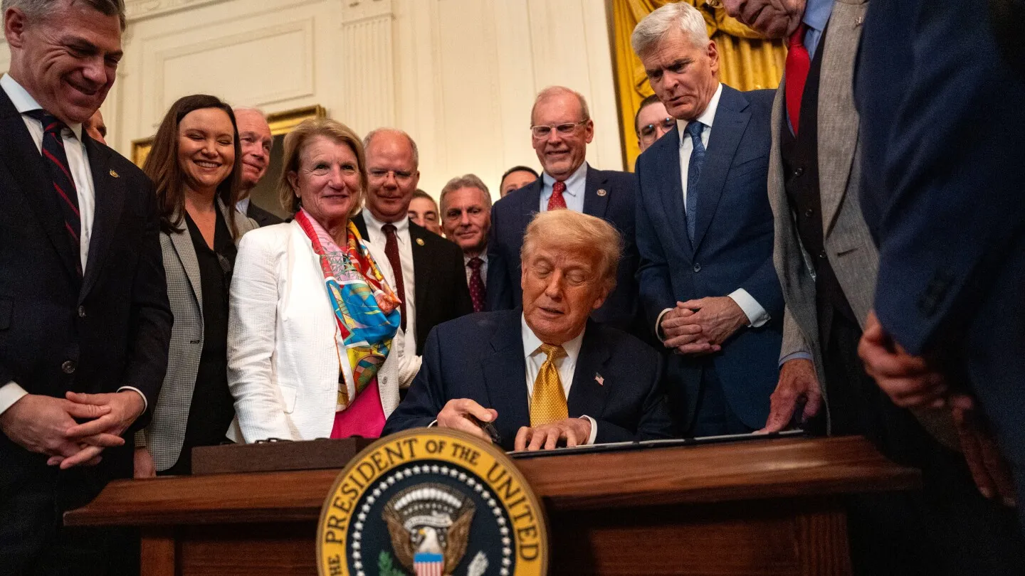 Laporan: Presiden Trump "aktif mengerjakan" perintah eksekutif NIL